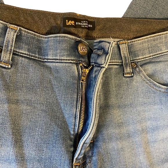 Lee Women Slim Fit Mid Rise Straight Leg Jeans Size 18 Short Light Wash Stretch - Picture 8 of 12